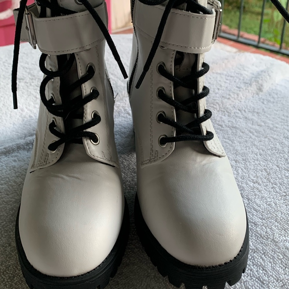 Madden Girl Combat lace up and buckle boots Size 6 medium very nice looks new.
